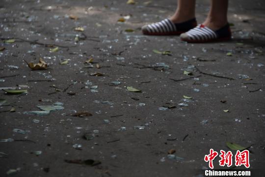 圖為煤氣爆燃民房。 朱柳融 攝